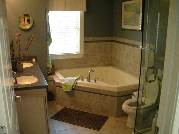 20 Bridge Road, Unit 9 Northampton, MA 01062 - Photo 10 of 22 a bathroom with a sink and a toilet
