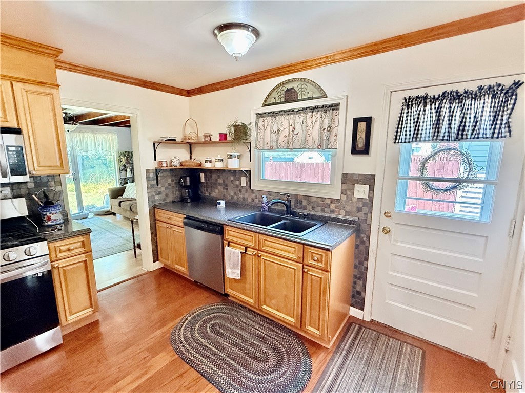 905 Gould Place Rome, NY 13440 - Photo 3 of 25 Gallery Image 3