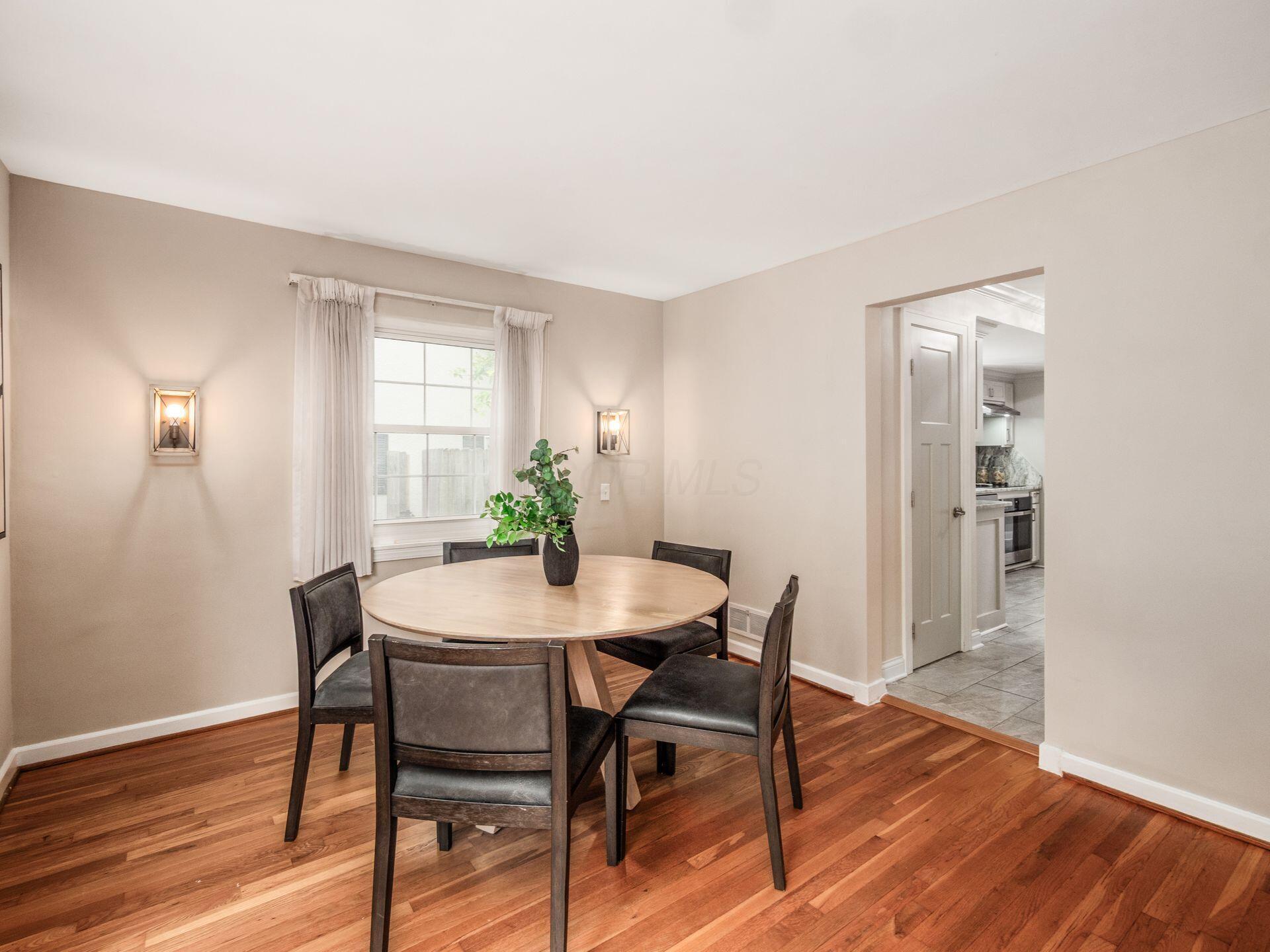 2569 Chester Road Upper Arlington, OH 43221 - Photo 11 of 52 Dining Area