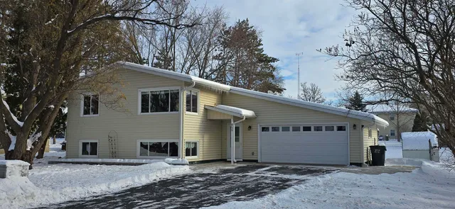 $345,000 | 859 Dorothy Drive, Portage, WI 53901