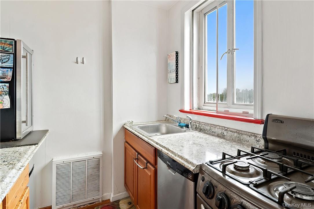4320 Van Cortlandt Park East, Unit 6B Bronx, NY 10470 - Photo 12 of 19 a kitchen with a stove and a microwave