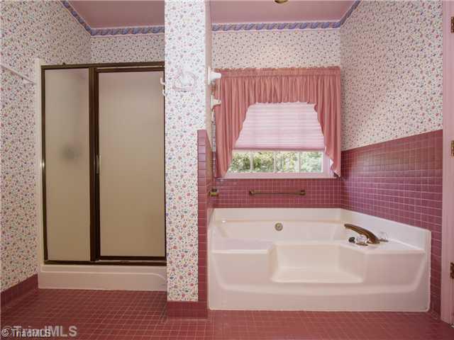 1437 Talbot Road Pleasant Garden, NC 27313 - Photo 8 of 16 Master Bath/Spa.