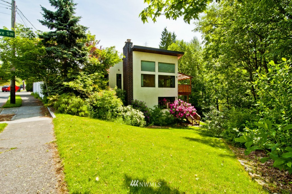 3921 Southwest Barton Street Seattle, WA 98136 - Photo 1 of 22 Gallery Image 1