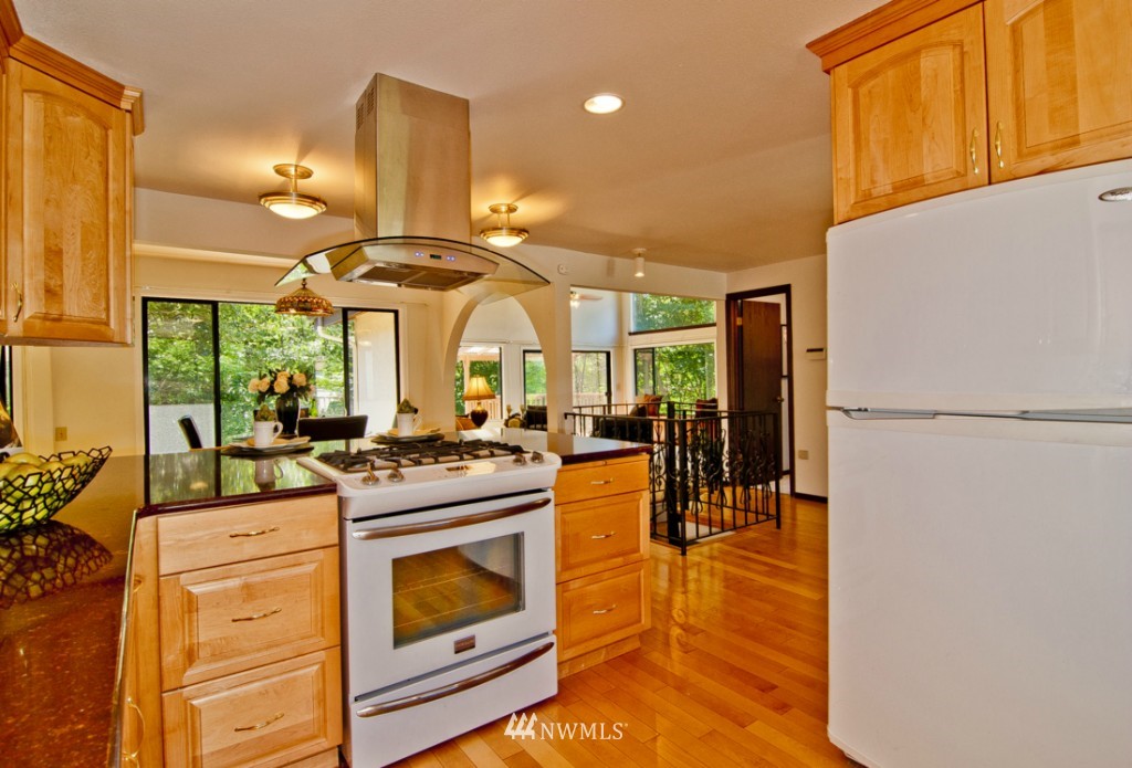 3921 Southwest Barton Street Seattle, WA 98136 - Photo 5 of 22 Gallery Image 5