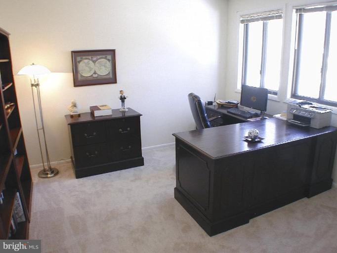 11820 Grey Birch Place Reston, VA 20191 - Photo 14 of 20 a workspace with furniture and window
