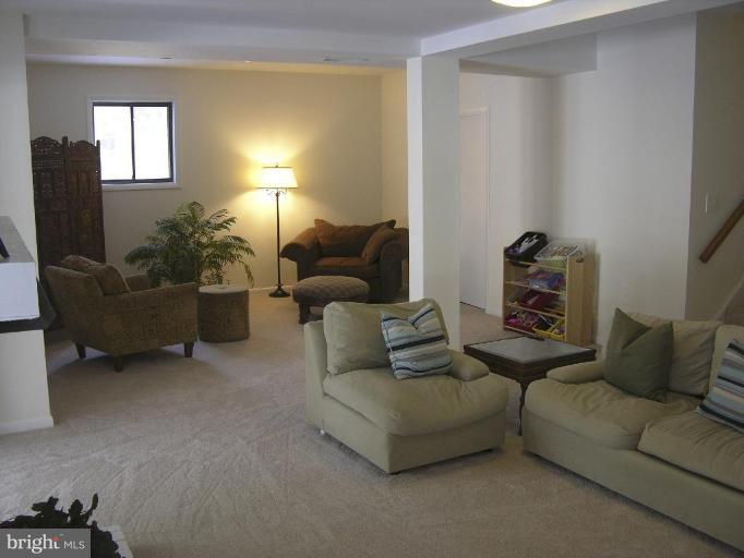 11820 Grey Birch Place Reston, VA 20191 - Photo 16 of 20 a living room with furniture and a lamp