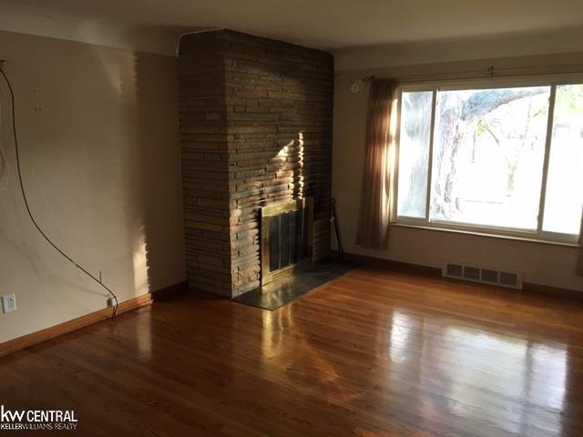 2002 Vernier Road Grosse Pointe, MI 48236 - Photo 4 of 16 31332556-3.JPG