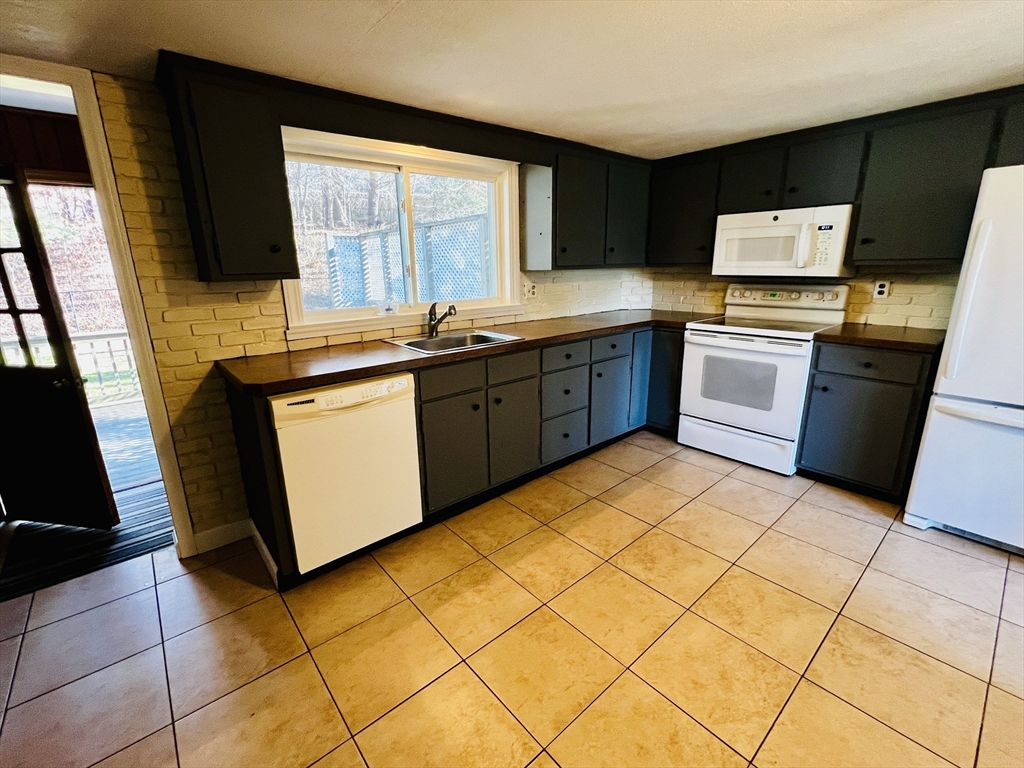 26 Hastings Road Spencer, MA 01562 - Photo 12 of 35 Gallery Image 12