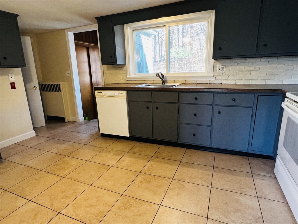 26 Hastings Road Spencer, MA 01562 - Photo 10 of 35 Gallery Image 10