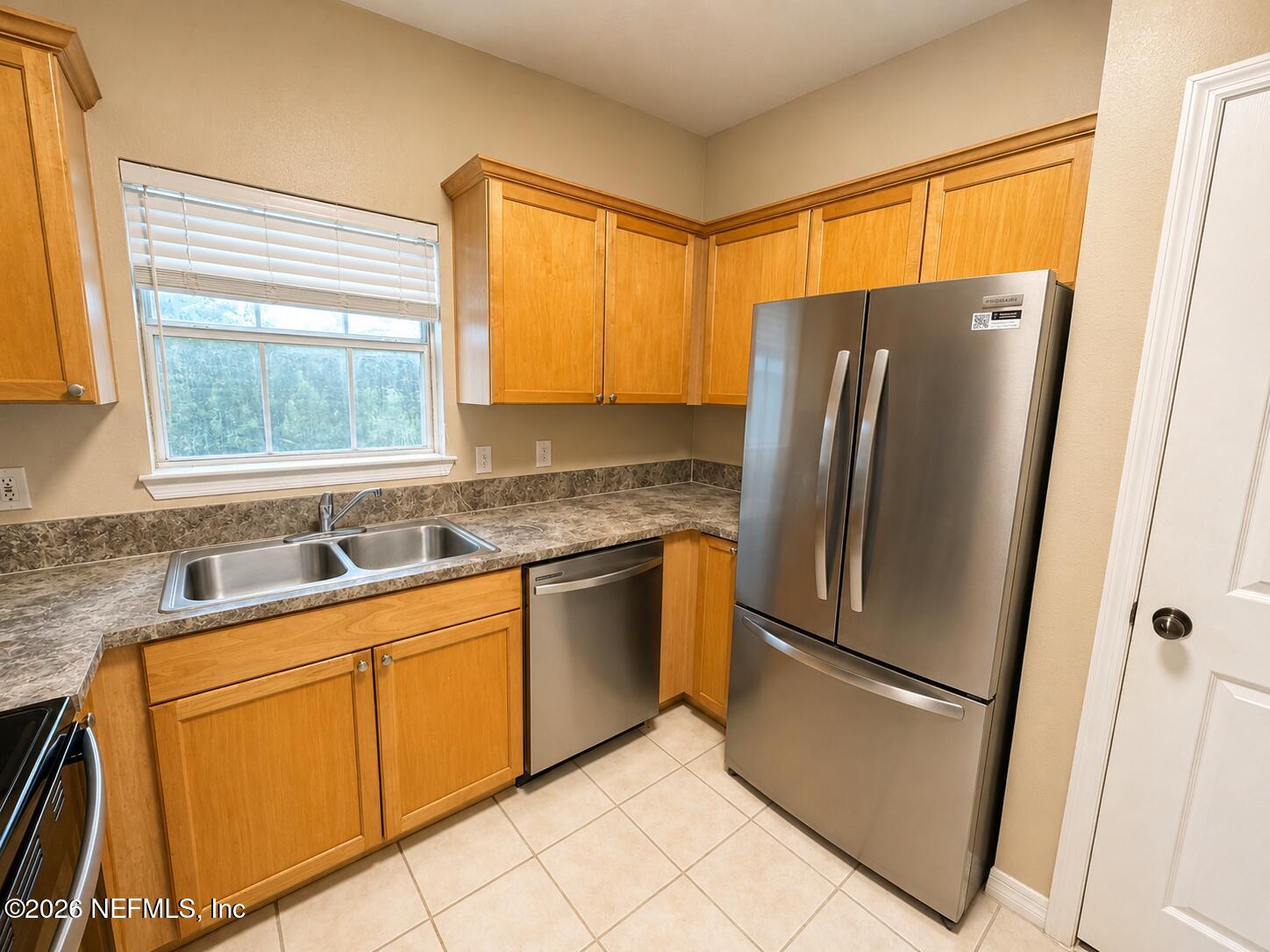 10961 Burnt Mill Road, Unit 1228 Jacksonville, FL 32256 - Photo 6 of 20 Kitchen 01