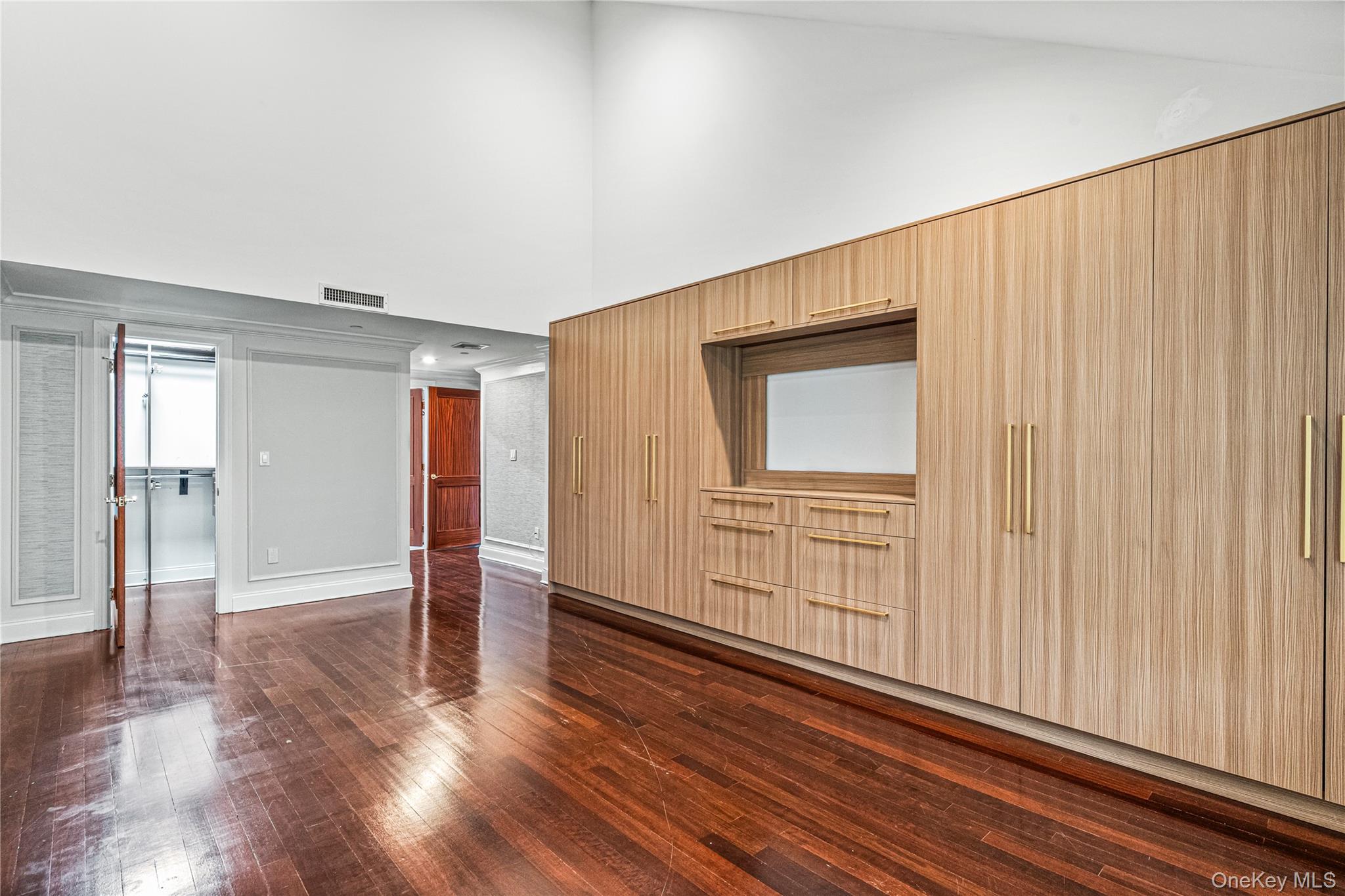 171 Great Neck Road, Unit 4R Great Neck, NY 11021 - Photo 9 of 27 a view of an empty room with wooden floor
