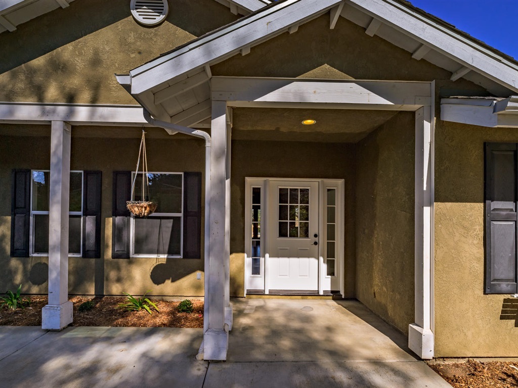1055 Overbrook Lane Fallbrook, CA 92028 - Photo 4 of 24 Gallery Image 4