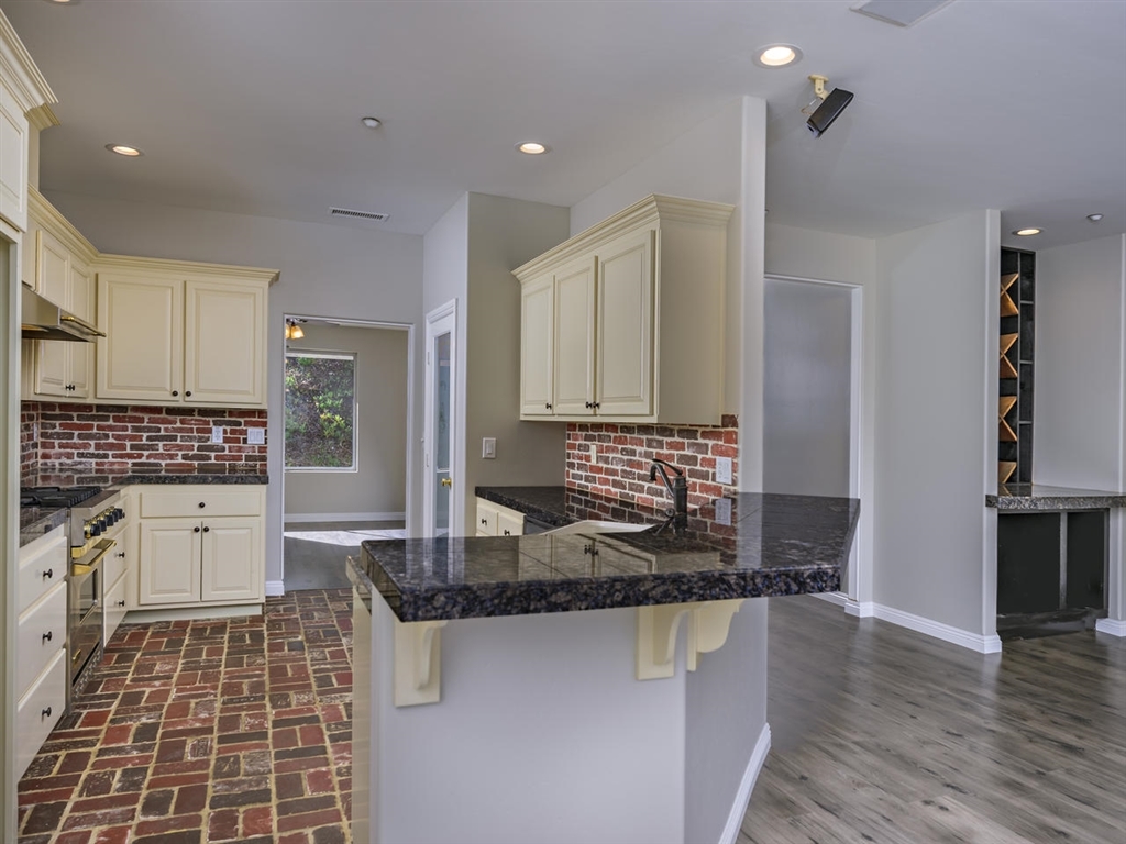 1055 Overbrook Lane Fallbrook, CA 92028 - Photo 8 of 24 Gallery Image 8
