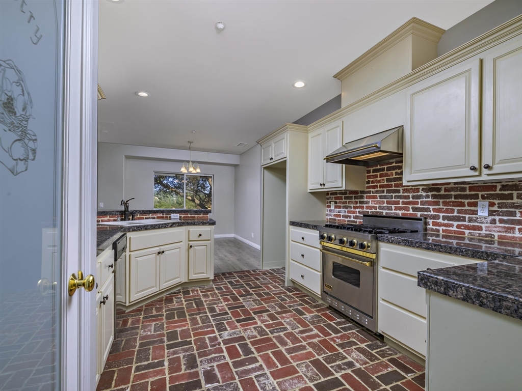 1055 Overbrook Lane Fallbrook, CA 92028 - Photo 9 of 24 Gallery Image 9