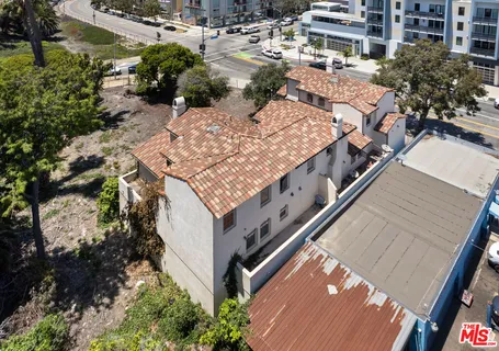 $2,050,000 | 44 East Thompson Boulevard, Ventura, CA 93001