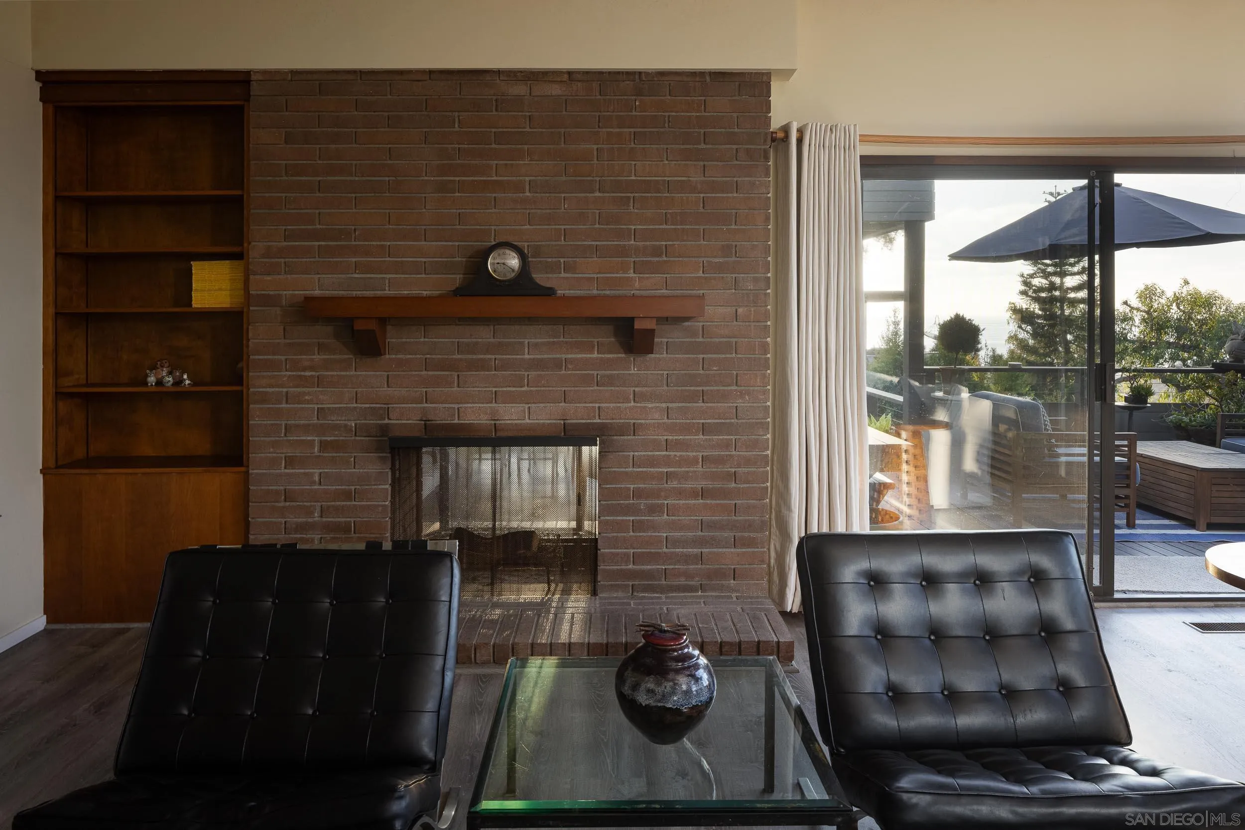 364 Bellaire Street Del Mar, CA 92014 - Photo 7 of 29 a living room with furniture and a fireplace