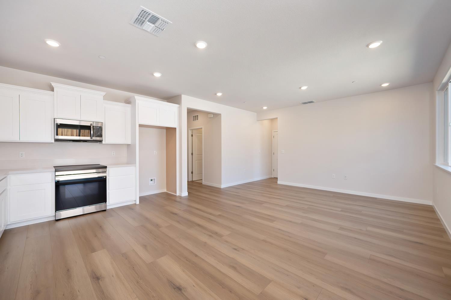 1089 Mallory Ridge Street Roseville, CA 95747 - Photo 13 of 36 a view of kitchen with stainless steel appliances refrigerator and microwave