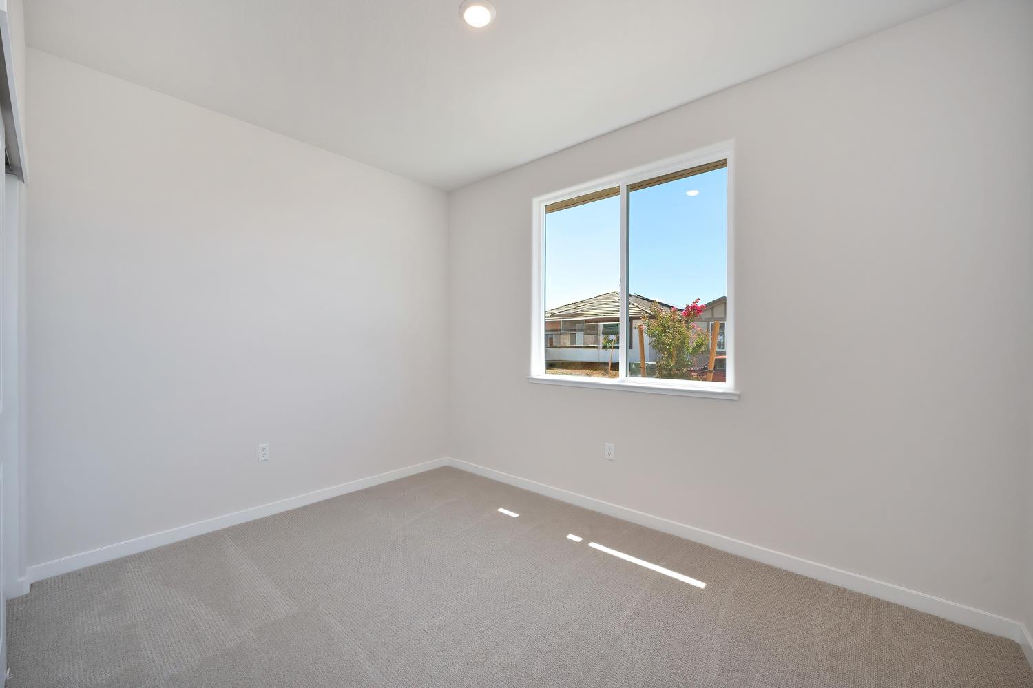 1089 Mallory Ridge Street Roseville, CA 95747 - Photo 24 of 36 an empty room with a window