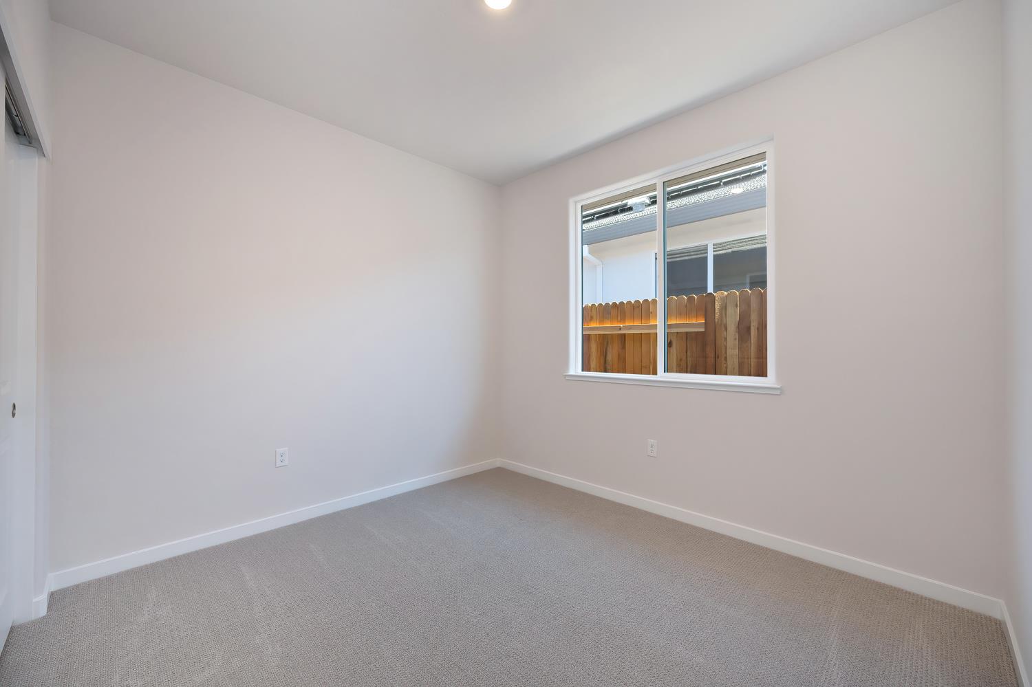 1089 Mallory Ridge Street Roseville, CA 95747 - Photo 27 of 36 an empty room with a window