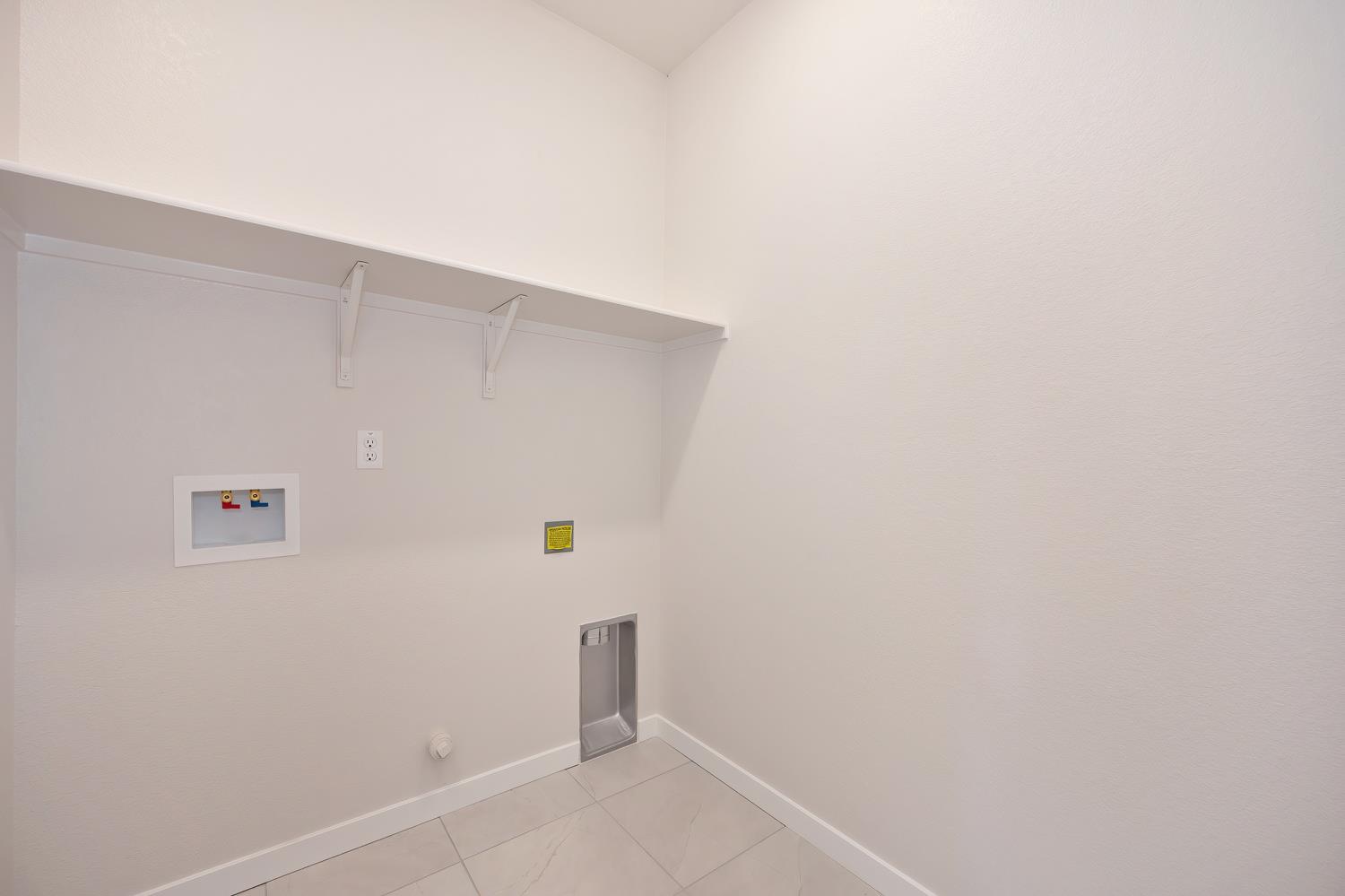 1089 Mallory Ridge Street Roseville, CA 95747 - Photo 29 of 36 a view of a small space