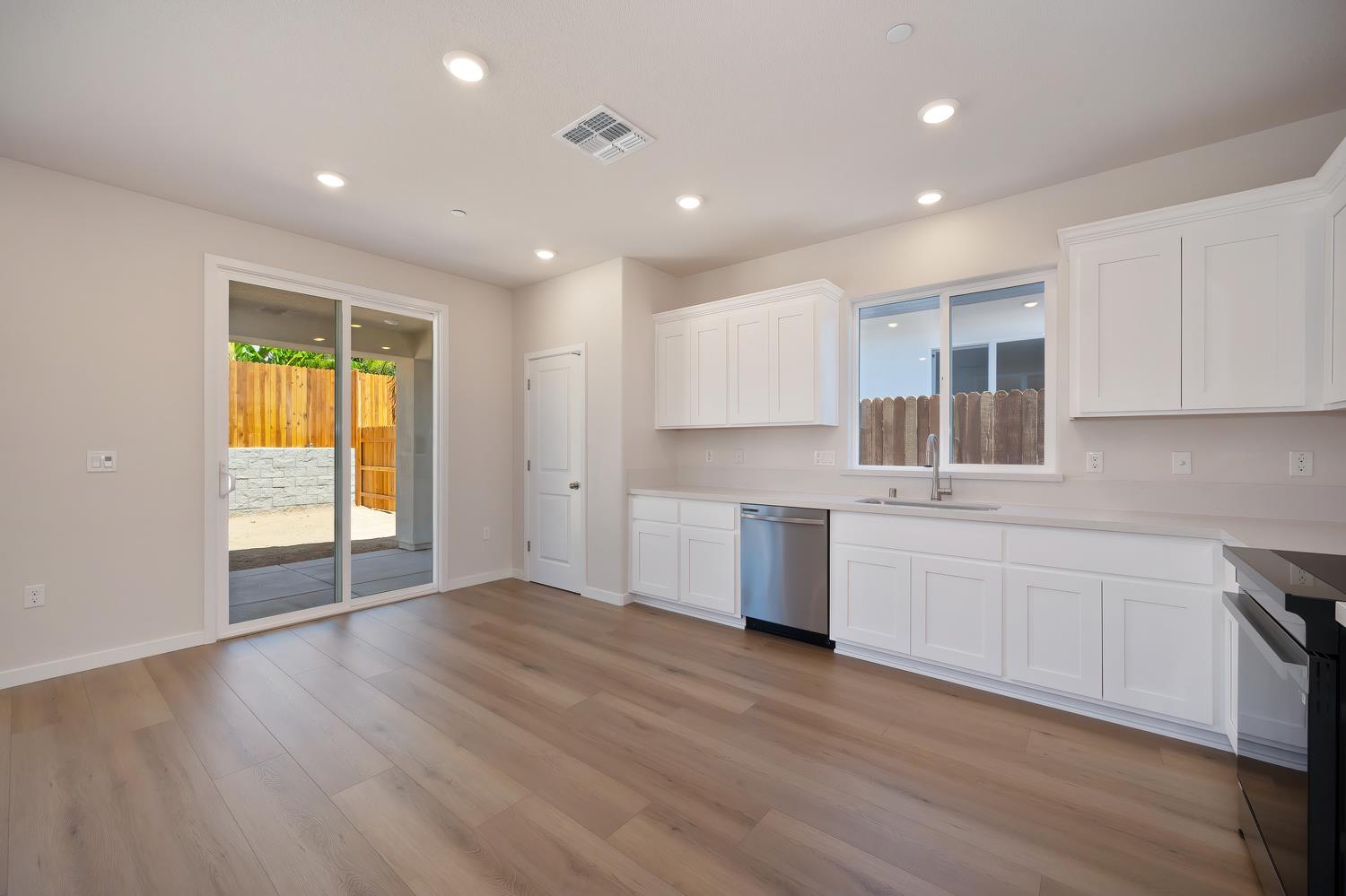 1089 Mallory Ridge Street Roseville, CA 95747 - Photo 6 of 36 a large kitchen with a wooden floor and large window