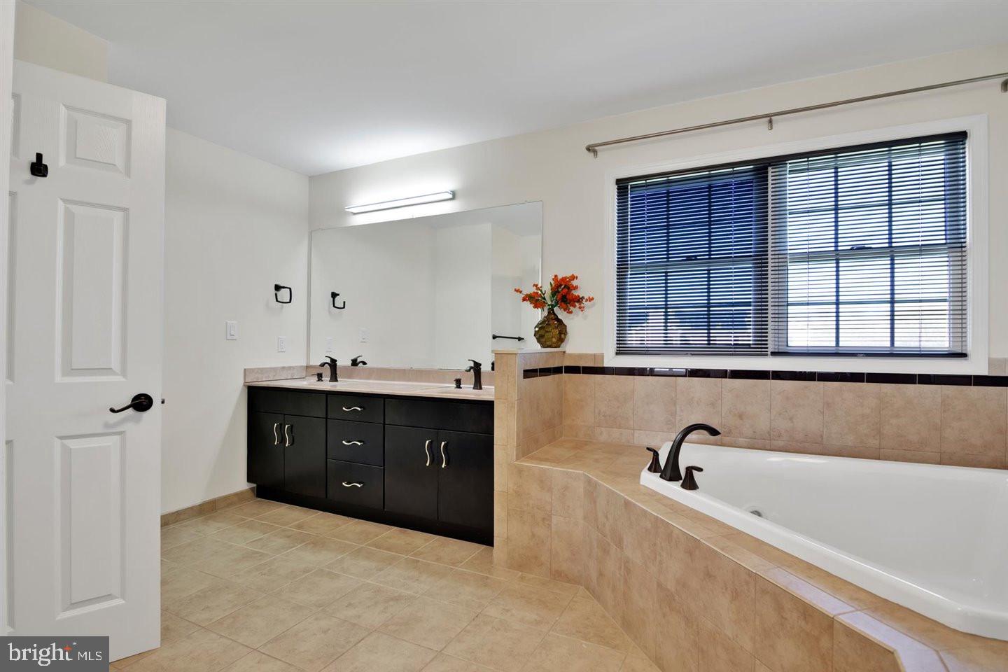 136 Hankins Road Hightstown, NJ 08520 - Photo 32 of 55