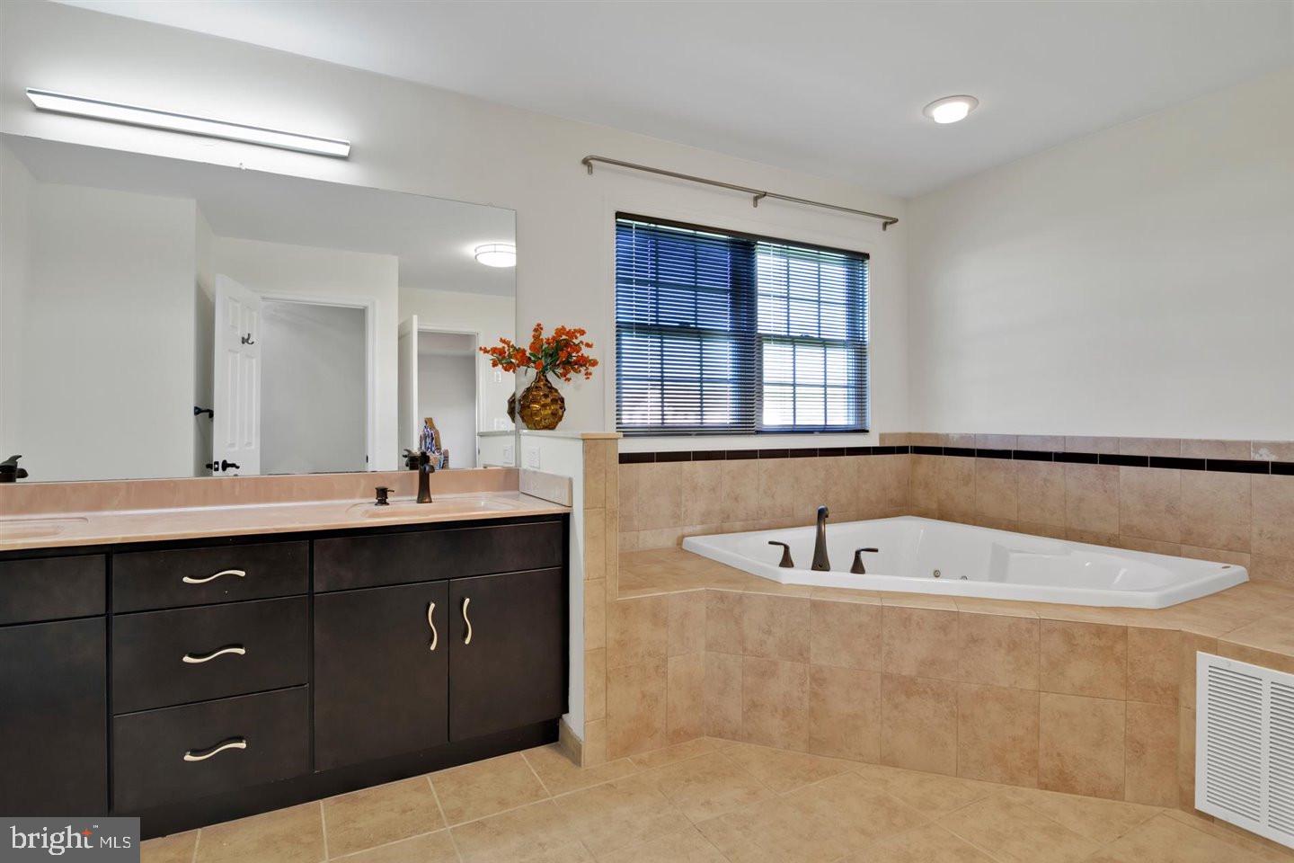 136 Hankins Road Hightstown, NJ 08520 - Photo 33 of 55