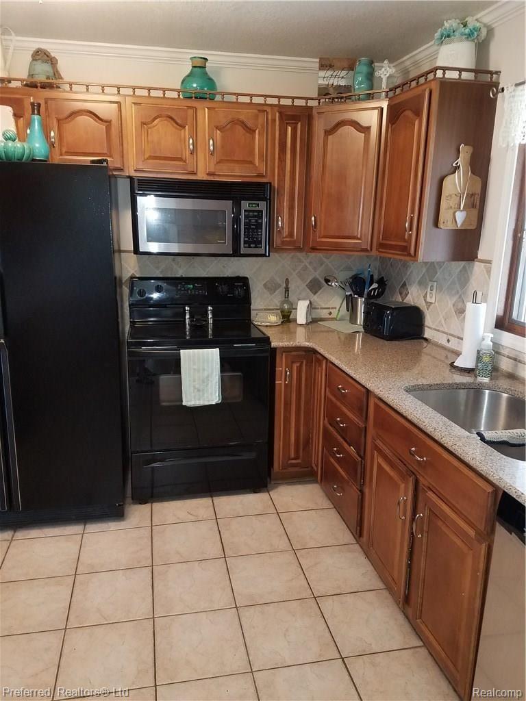 24489 Waltz Road New Boston, MI 48164 - Photo 7 of 49 k2.jpg