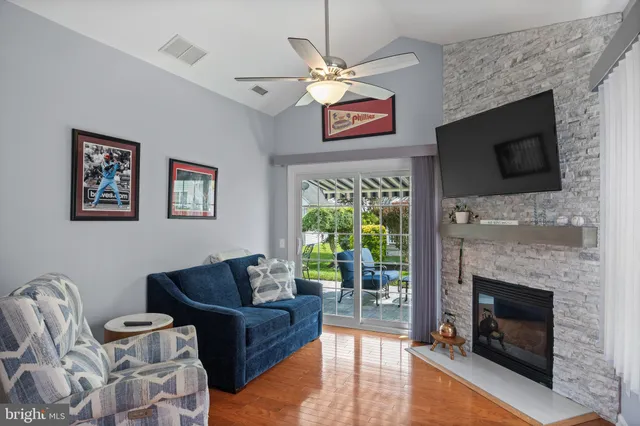 $515,000 | 8 McCay Way, Delanco, NJ 08075