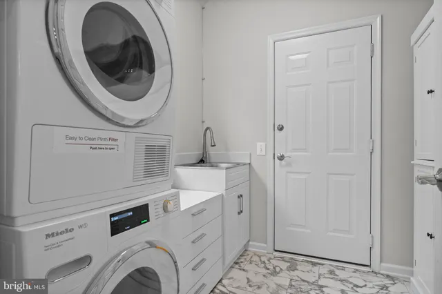 $515,000 | 8 McCay Way, Delanco, NJ 08075