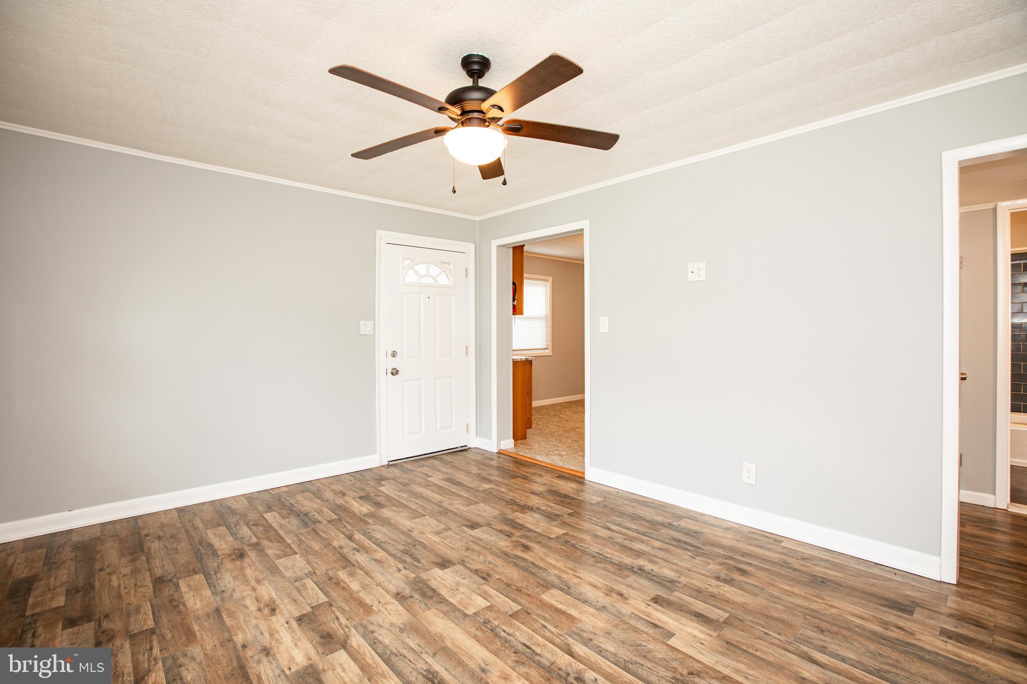 21 Downing Road Trenton, NJ 08628 - Photo 5 of 25 Living Room