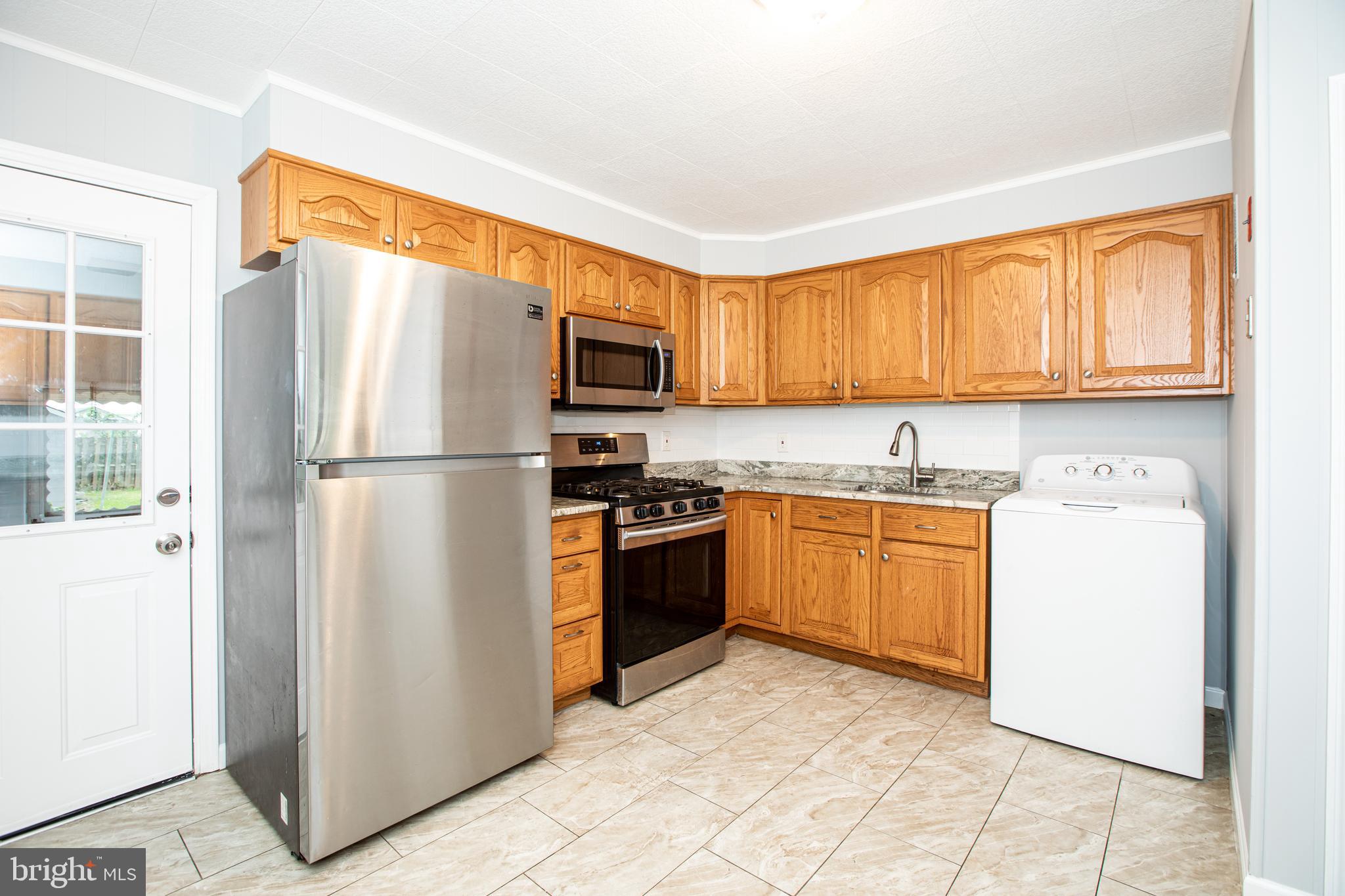 21 Downing Road Trenton, NJ 08628 - Photo 8 of 25 Eat-In Kitchen