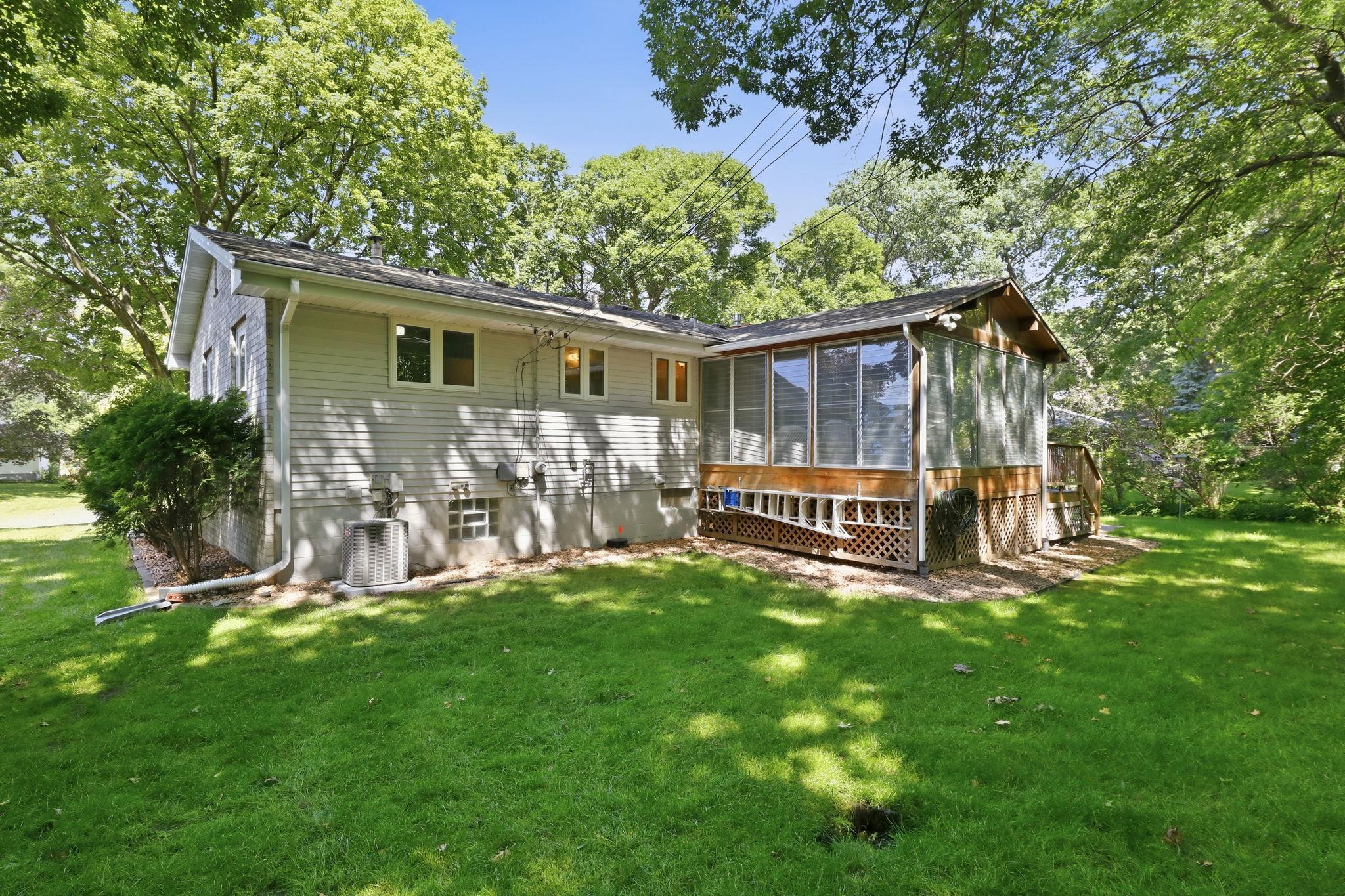 250 Glenbrook Road North Wayzata, MN 55391 - Photo 9 of 48