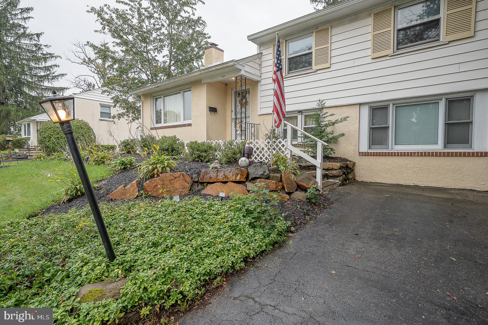 341 Rockland Road Wayne, PA 19087 - Photo 4 of 44