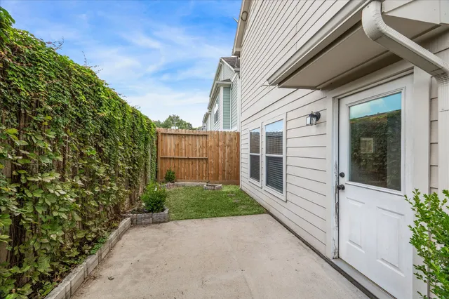 $199,900 | 7007 Woodridge Square Drive, Houston, TX 77087