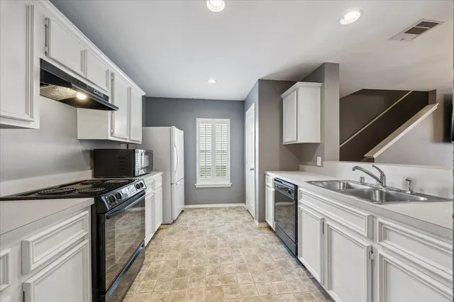 $199,900 | 7007 Woodridge Square Drive, Houston, TX 77087