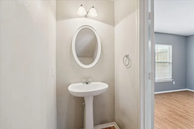 $199,900 | 7007 Woodridge Square Drive, Houston, TX 77087