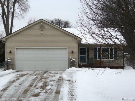 4355 Budd Road Waterford, MI 48329 - Photo 2 of 18 Front View in Winter