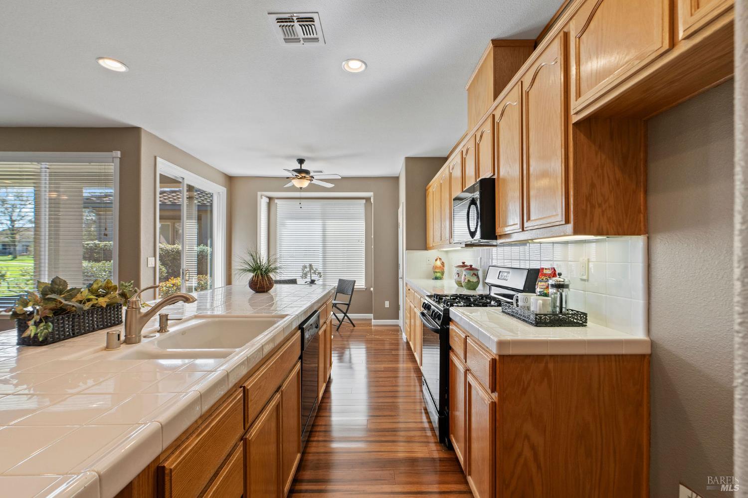 309 Southern Hills Drive Rio Vista, CA 94571 - Photo 5 of 73 a kitchen with a sink stove and cabinets