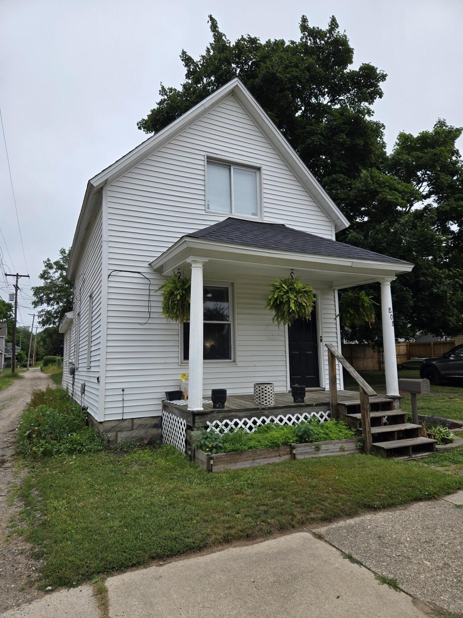 808 Wallace Street Cadillac, MI 49601 - Photo 12 of 40 20250717_105433
