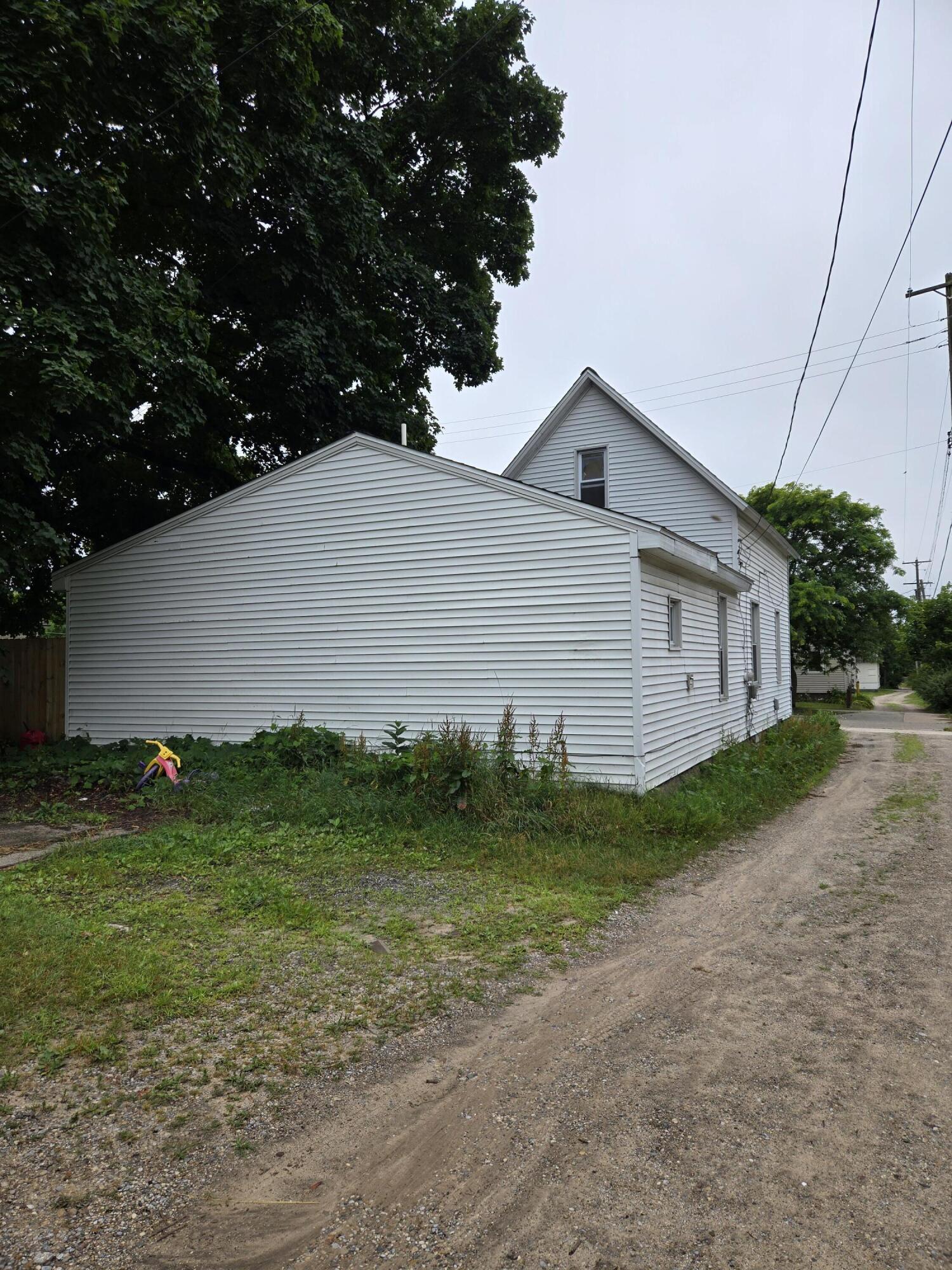 808 Wallace Street Cadillac, MI 49601 - Photo 14 of 40 20250717_105553