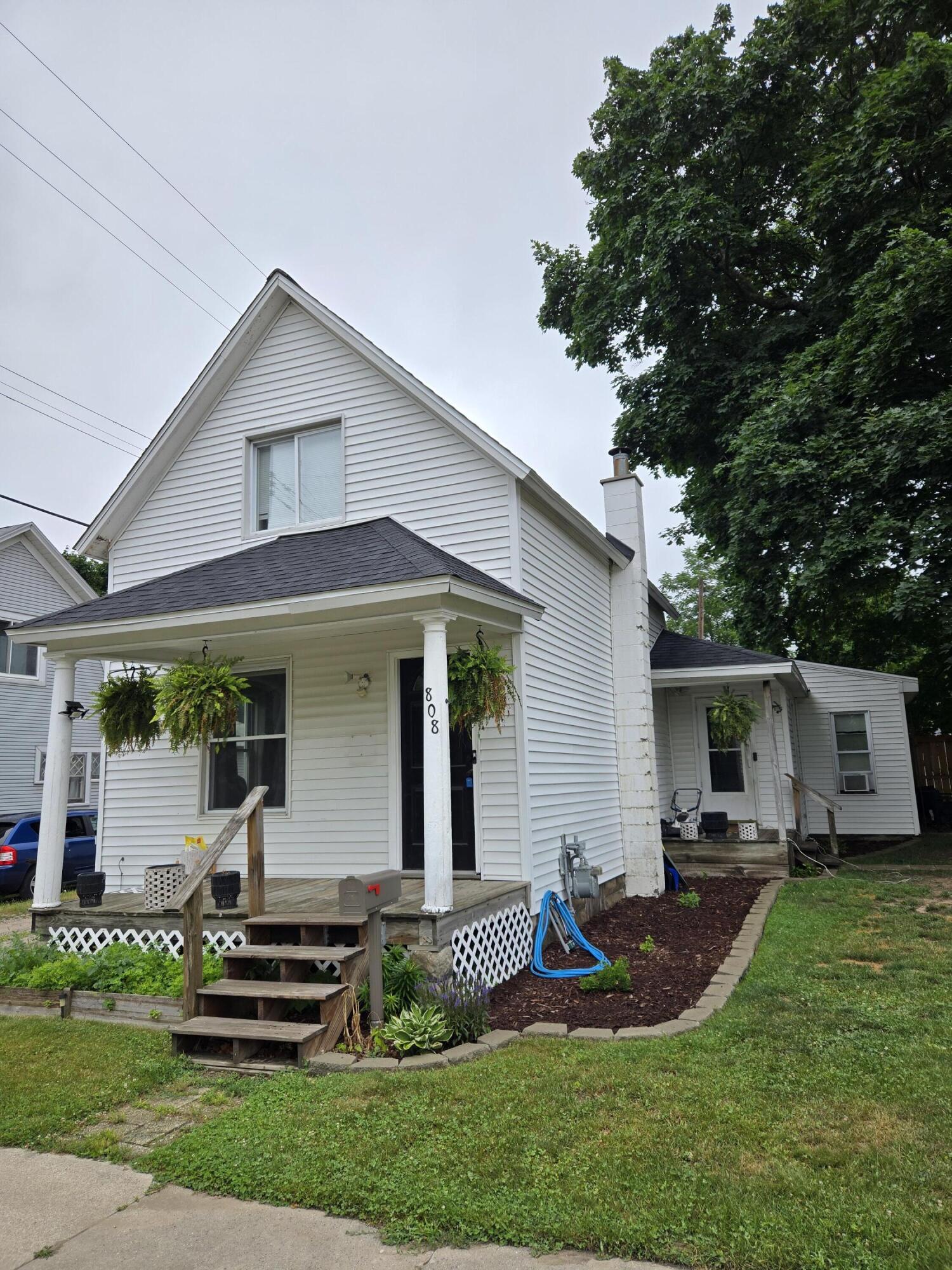 808 Wallace Street Cadillac, MI 49601 - Photo 3 of 40 20250717_110028