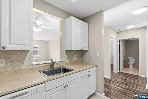 $2,700 | 905 River Road, Unit 307, Edgewater, NJ 07020