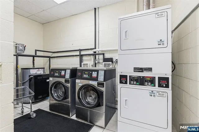 $2,700 | 905 River Road, Unit 307, Edgewater, NJ 07020