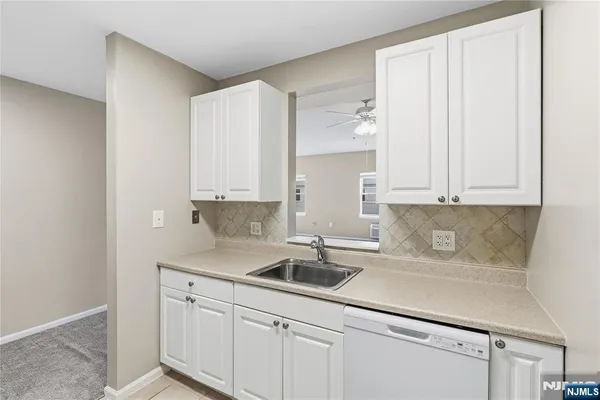 $2,700 | 905 River Road, Unit 307, Edgewater, NJ 07020