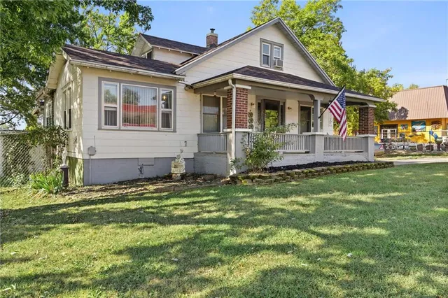 $194,500 | 104 East 4th Street, Stover, MO 65078