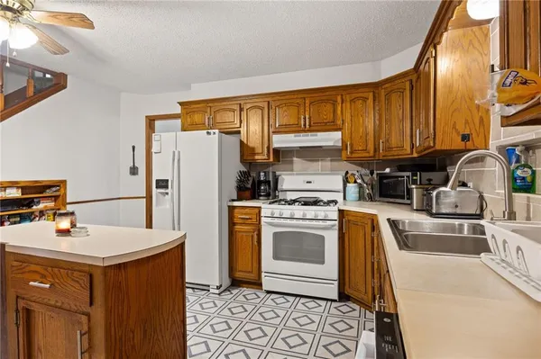 $194,500 | 104 East 4th Street, Stover, MO 65078