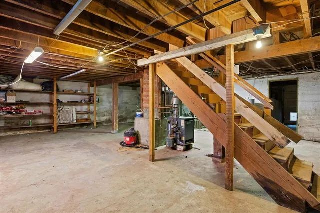 $194,500 | 104 East 4th Street, Stover, MO 65078