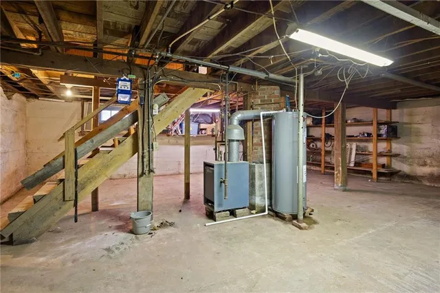 $194,500 | 104 East 4th Street, Stover, MO 65078