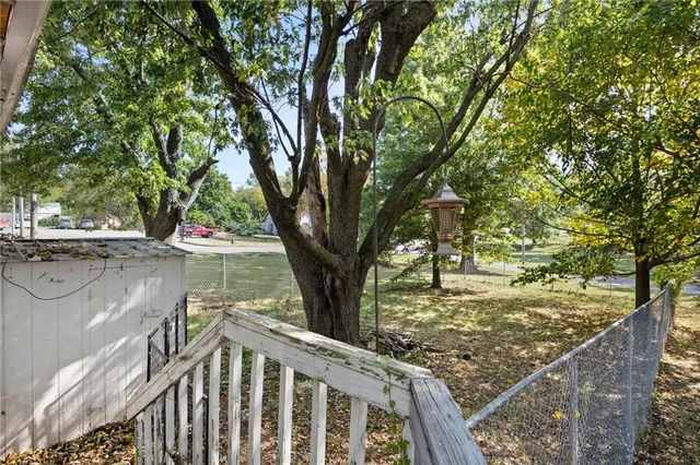 $194,500 | 104 East 4th Street, Stover, MO 65078